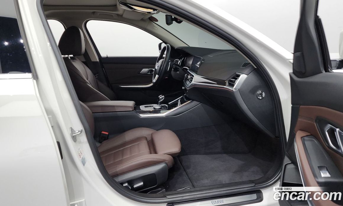 BMW 3-Series i320 Luxury