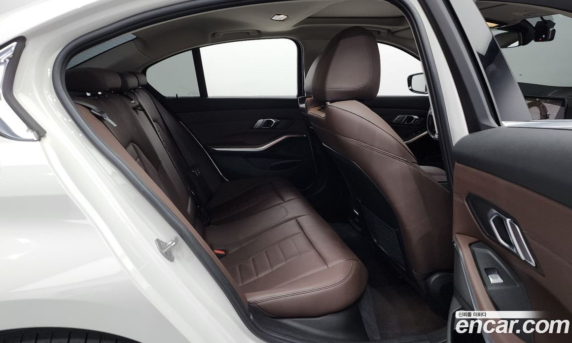 BMW 3-Series i320 Luxury
