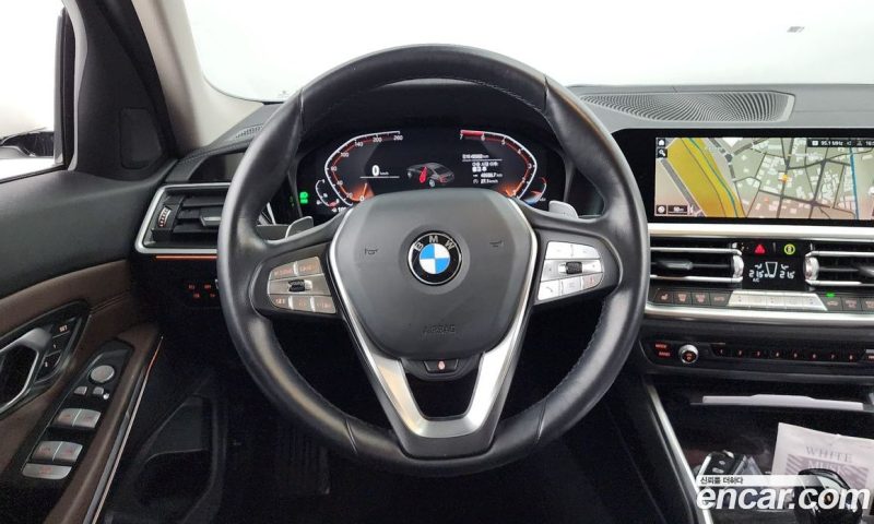 BMW 3-Series i320 Luxury