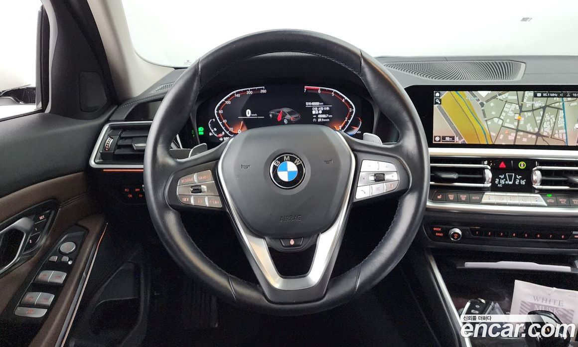 BMW 3-Series i320 Luxury