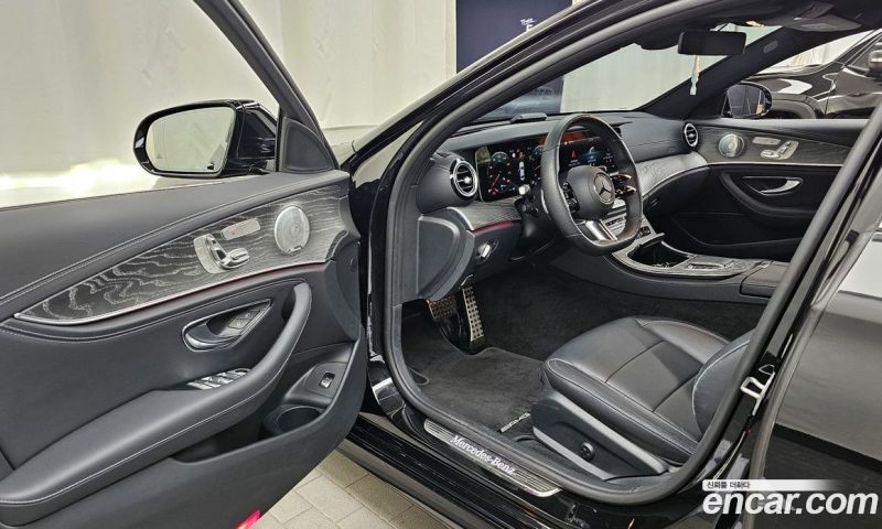 Mercedes Benz E-Class E350 4MATIC AMG Line