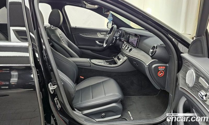 Mercedes Benz E-Class E350 4MATIC AMG Line
