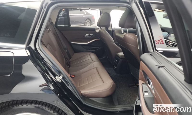 BMW 3-Series i320 Touring Luxury