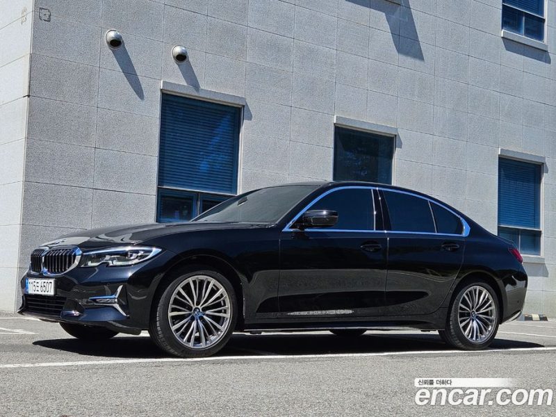 BMW 3-Series i320 Luxury