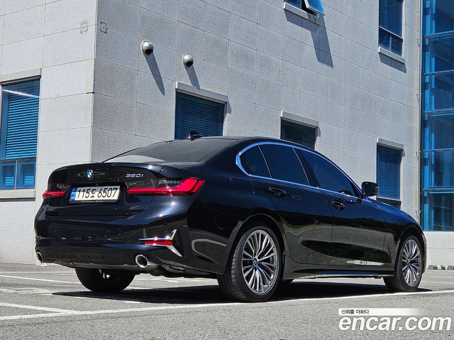 BMW 3-Series i320 Luxury
