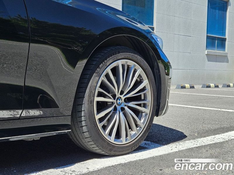 BMW 3-Series i320 Luxury
