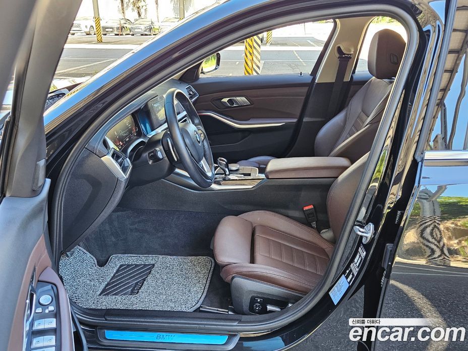 BMW 3-Series i320 Luxury