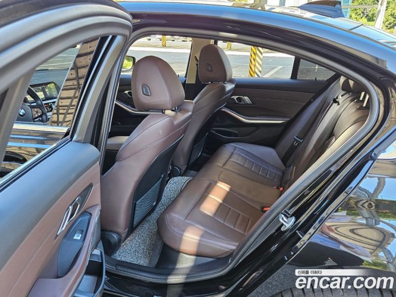 BMW 3-Series i320 Luxury