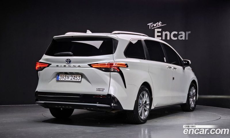 Toyota Sienna 2.5 Hybrid 2WD