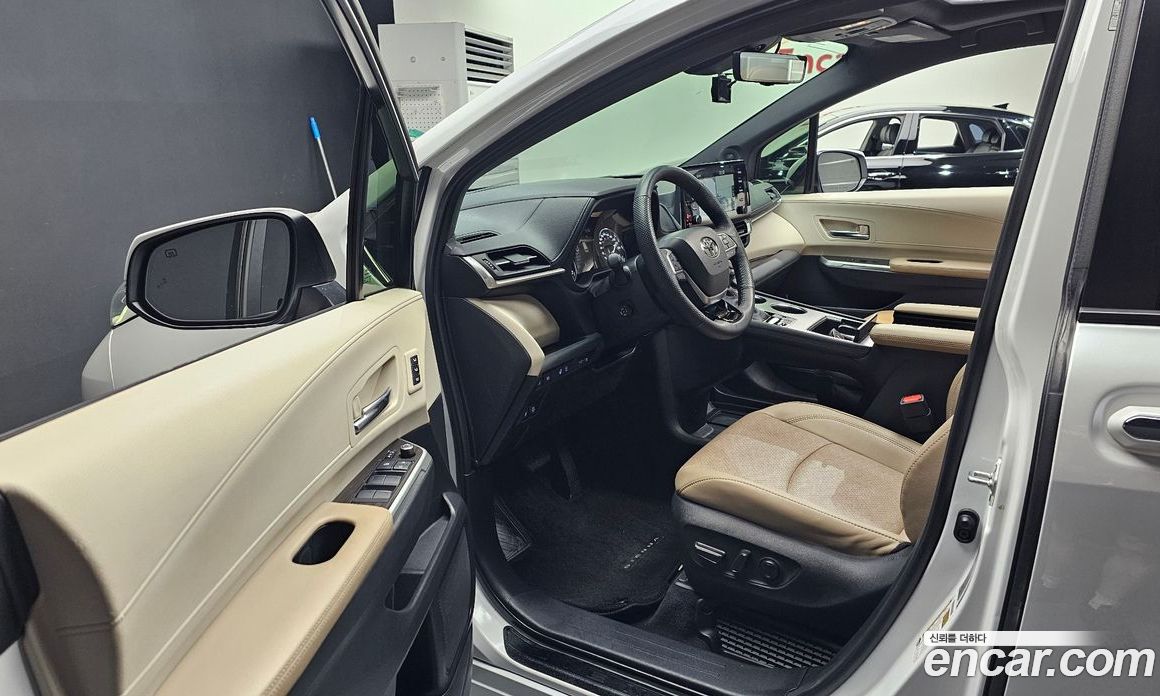Toyota Sienna 2.5 Hybrid 2WD