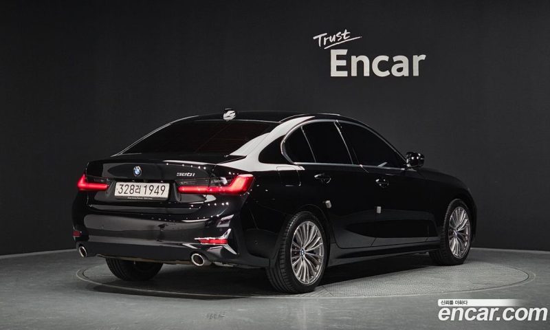 BMW 3-Series i320 Luxury