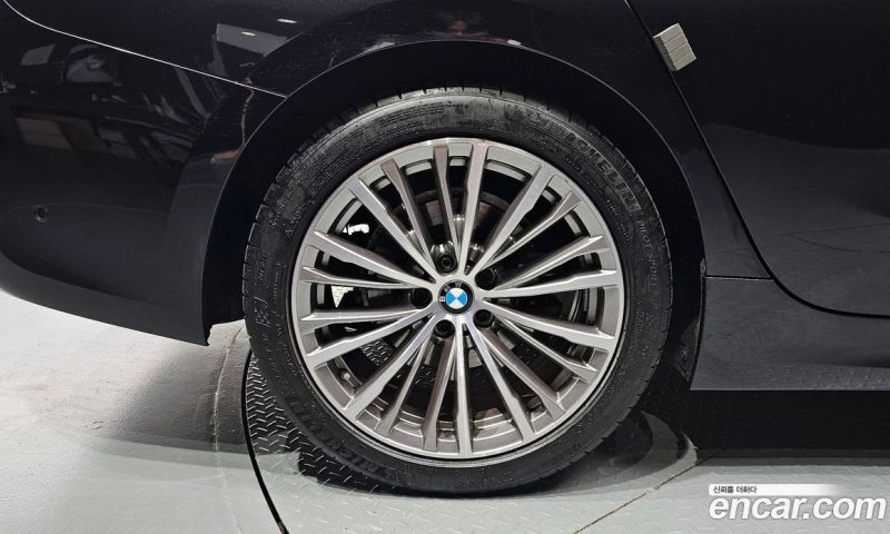 BMW 3-Series i320 Luxury