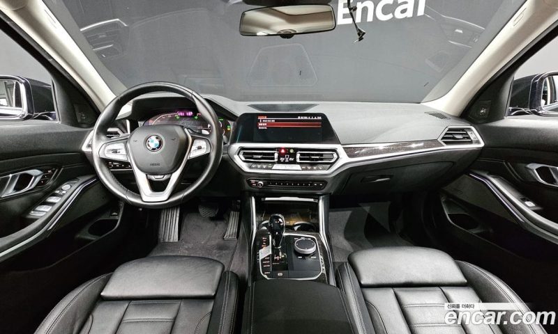 BMW 3-Series i320 Luxury
