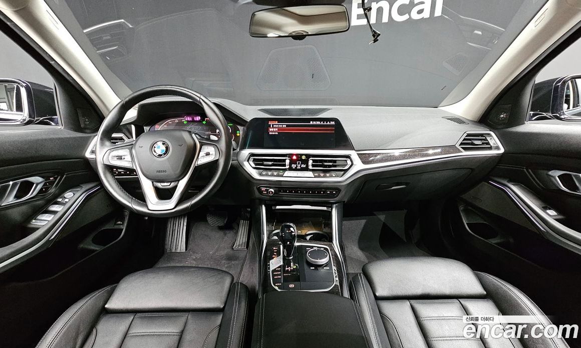 BMW 3-Series i320 Luxury
