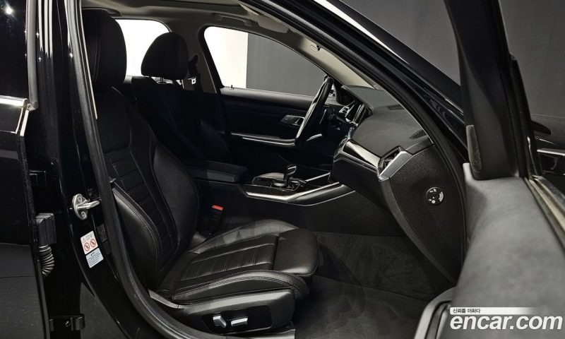 BMW 3-Series i320 Luxury