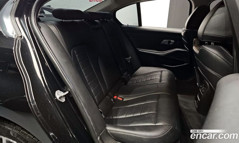 BMW 3-Series i320 Luxury