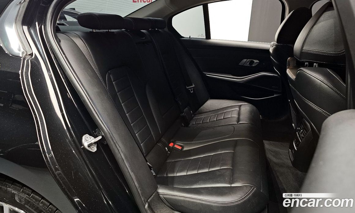 BMW 3-Series i320 Luxury