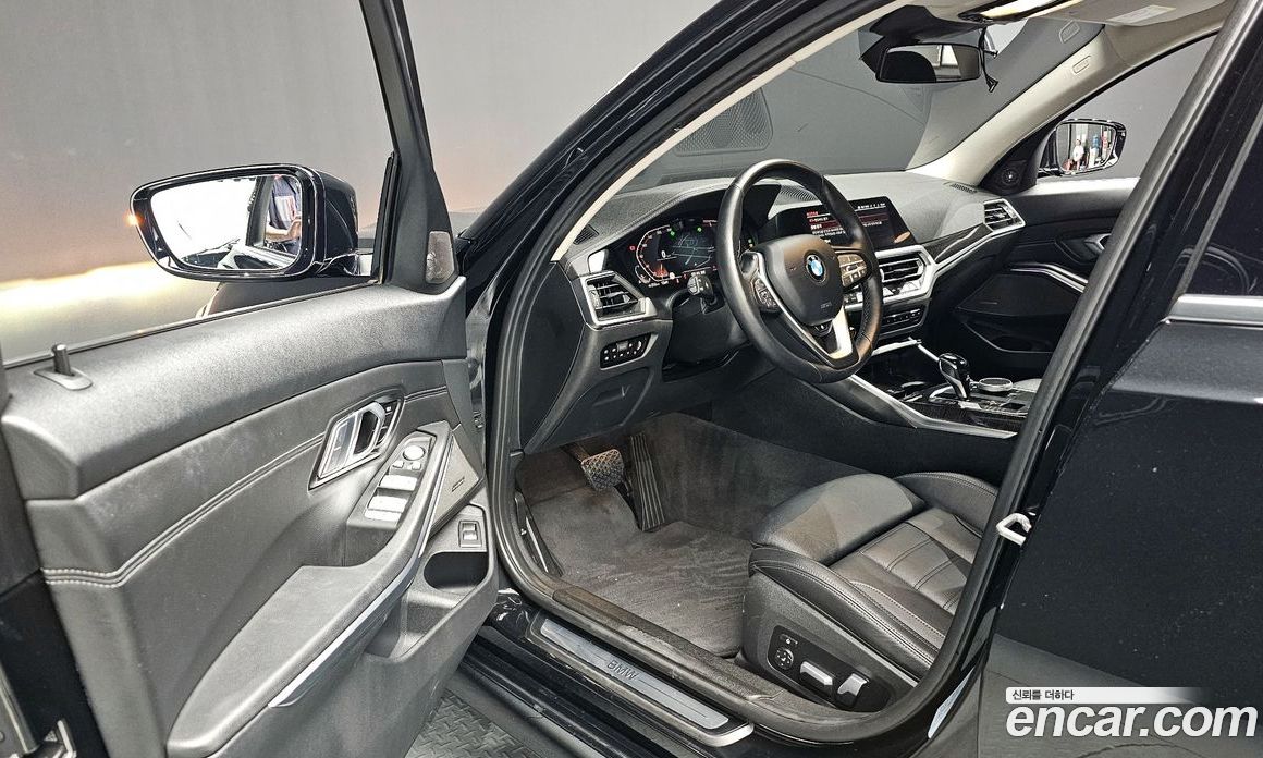 BMW 3-Series i320 Luxury
