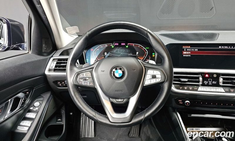 BMW 3-Series i320 Luxury