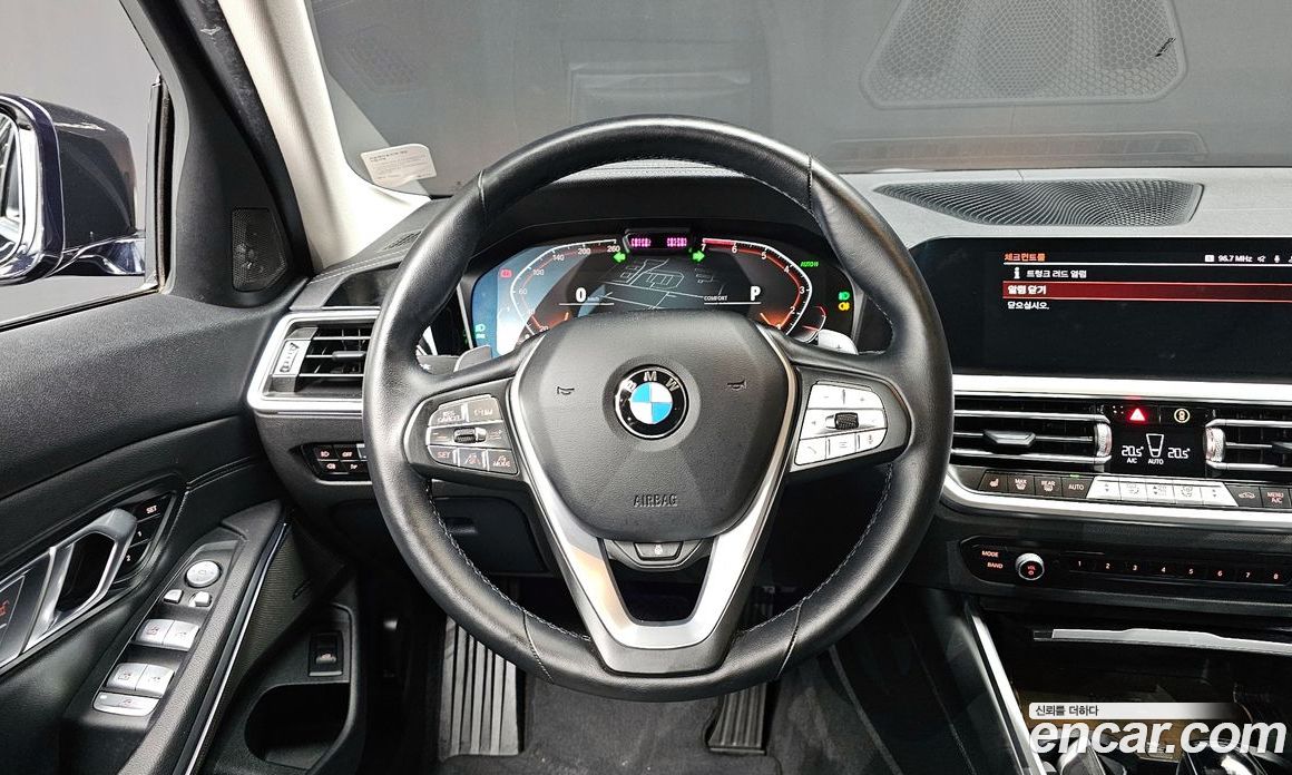 BMW 3-Series i320 Luxury