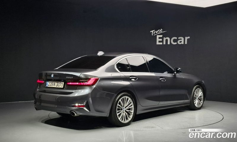 BMW 3-Series i320 Luxury