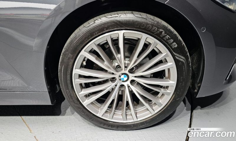 BMW 3-Series i320 Luxury