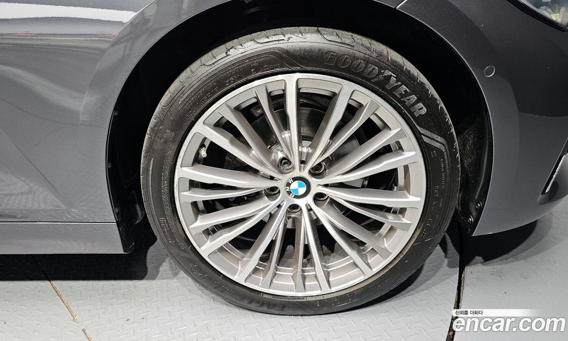 BMW 3-Series i320 Luxury