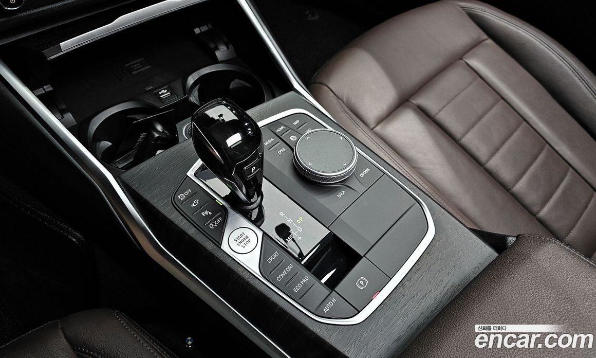 BMW 3-Series i320 Luxury