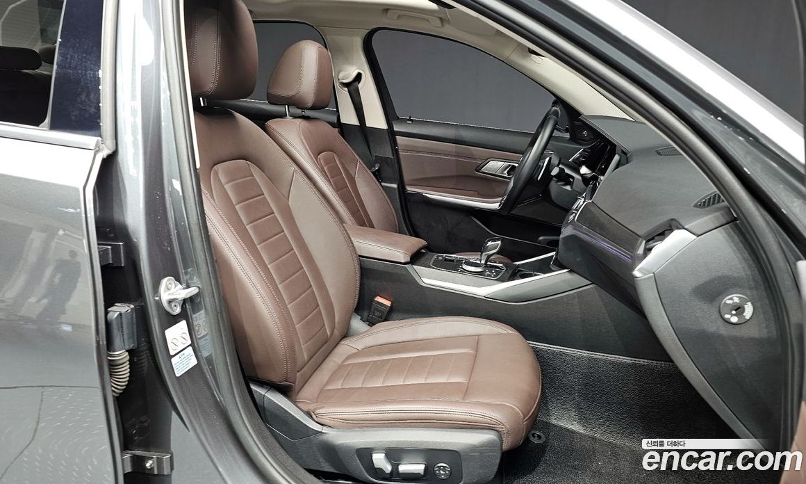 BMW 3-Series i320 Luxury