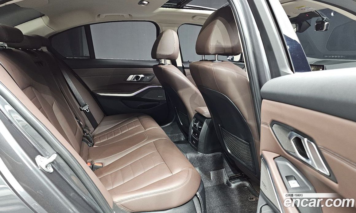 BMW 3-Series i320 Luxury