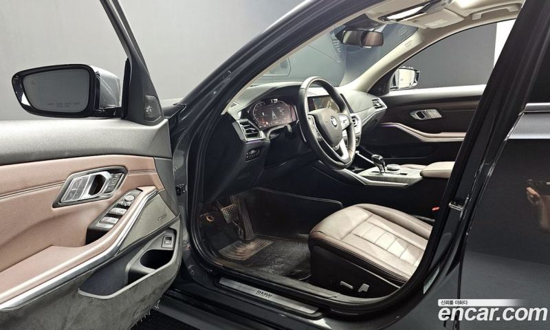 BMW 3-Series i320 Luxury