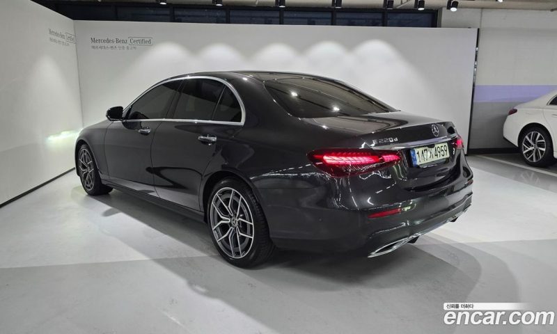 Mercedes Benz E-Class E220d 4MATIC AMG Line