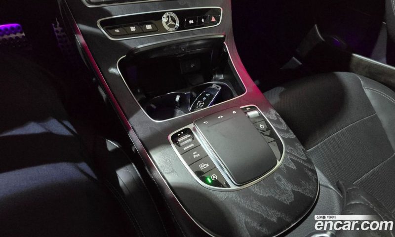 Mercedes Benz E-Class E220d 4MATIC AMG Line