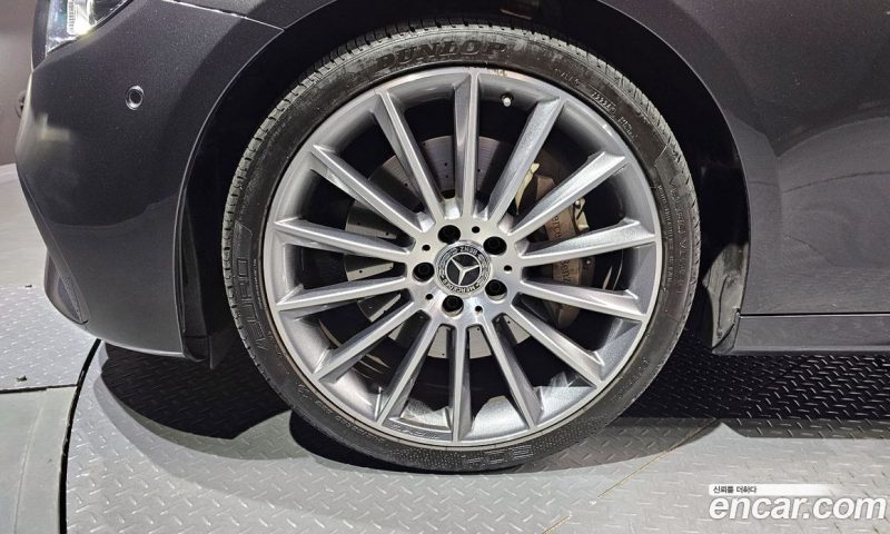 Mercedes Benz E-Class E350 4MATIC AMG Line