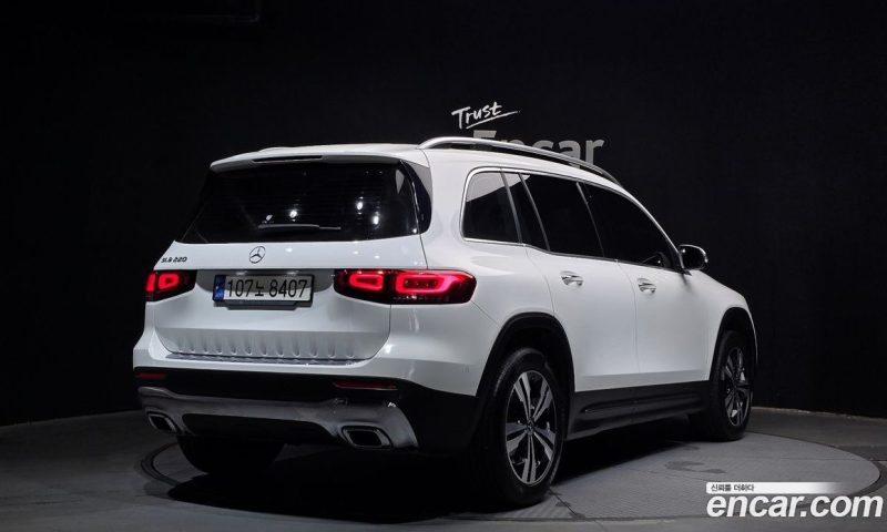 Mercedes Benz GLB-Class GLB220