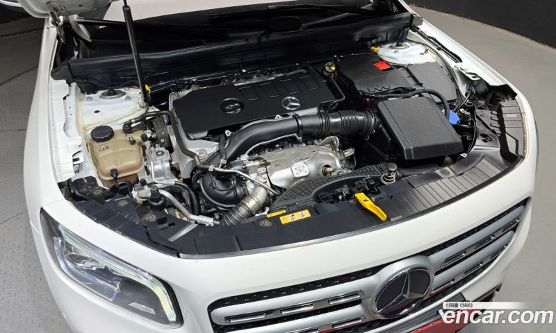 Mercedes Benz GLB-Class GLB220