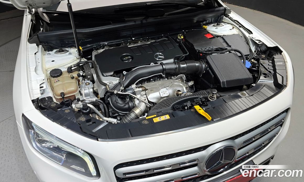 Mercedes Benz GLB-Class GLB220