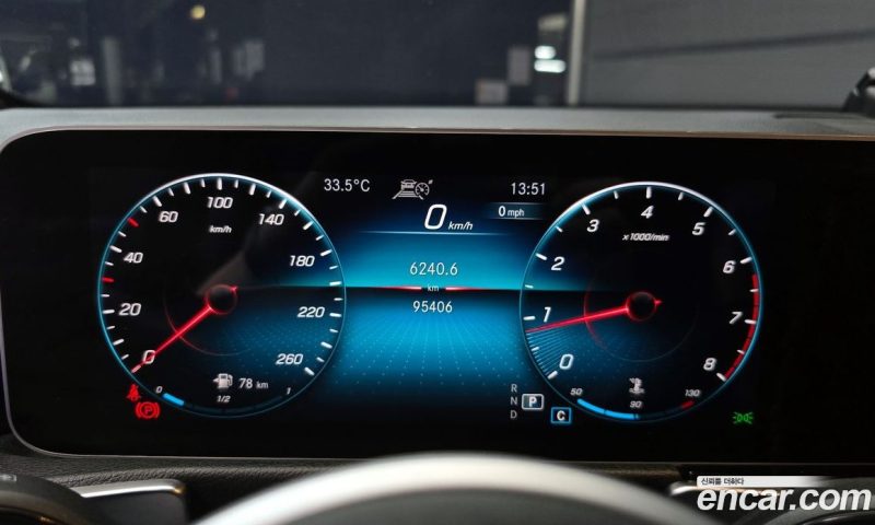 Mercedes Benz GLB-Class GLB220