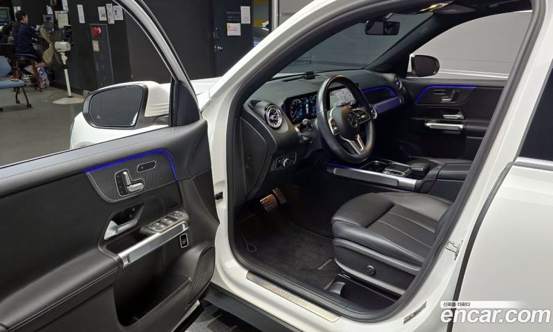 Mercedes Benz GLB-Class GLB220