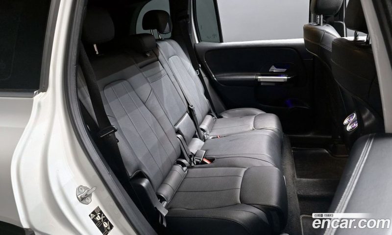 Mercedes Benz GLB-Class GLB220