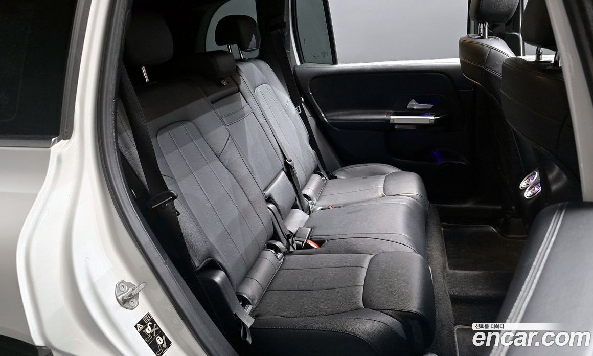 Mercedes Benz GLB-Class GLB220
