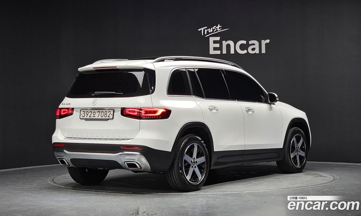 Mercedes Benz GLB-Class GLB220