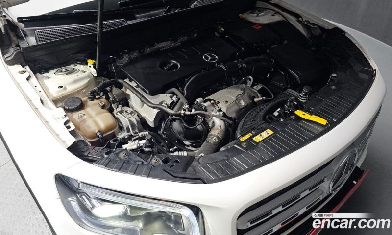 Mercedes Benz GLB-Class GLB220