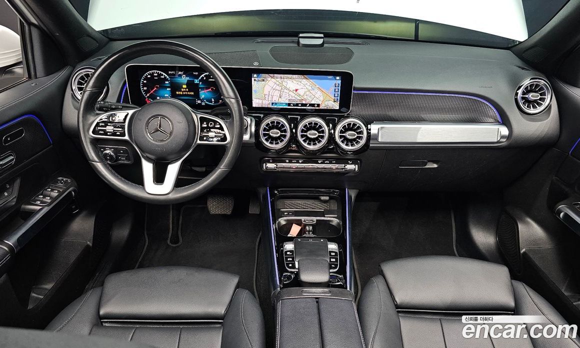 Mercedes Benz GLB-Class GLB220
