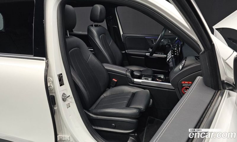 Mercedes Benz GLB-Class GLB220