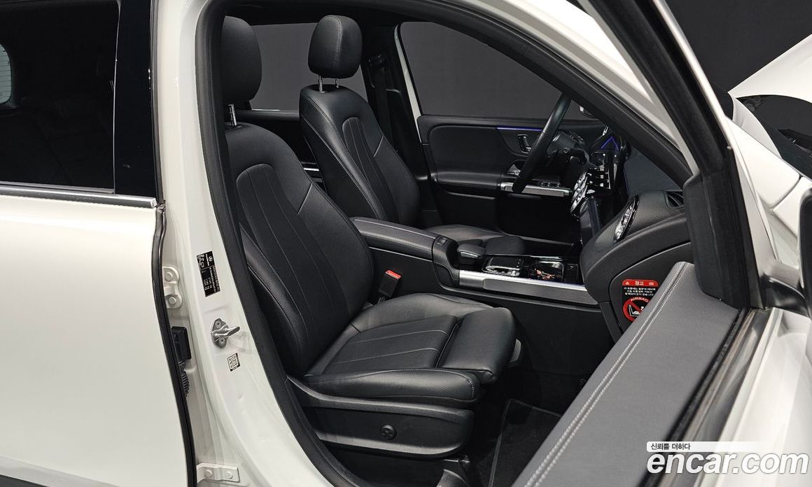 Mercedes Benz GLB-Class GLB220