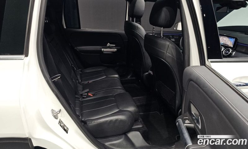 Mercedes Benz GLB-Class GLB220