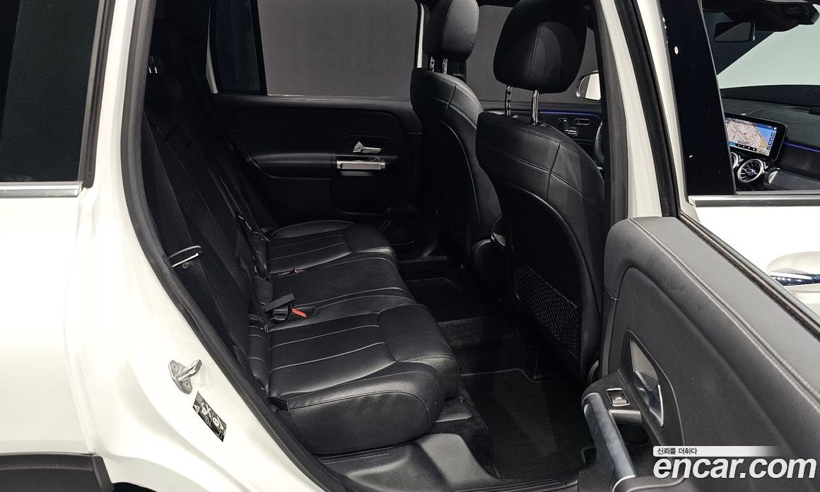 Mercedes Benz GLB-Class GLB220