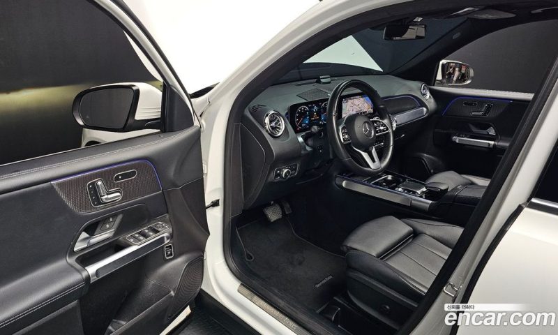 Mercedes Benz GLB-Class GLB220