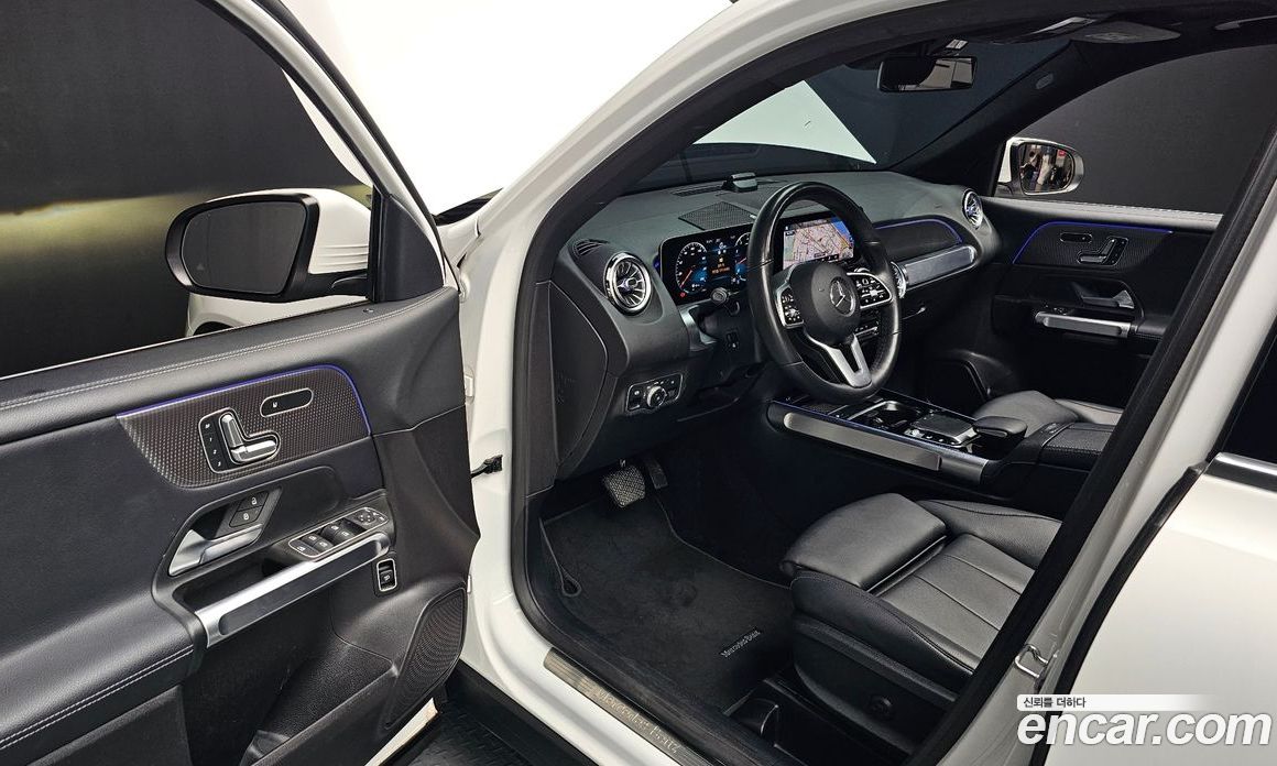 Mercedes Benz GLB-Class GLB220